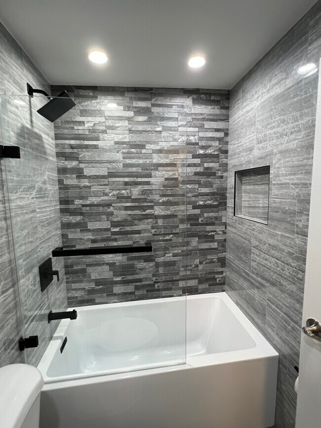 Foto del edificio - 9454 Ridge Blvd