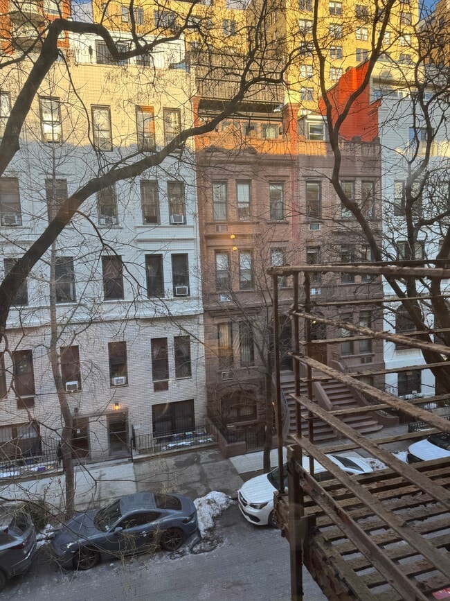 vista desde la sala de estar - 160 W 85th St