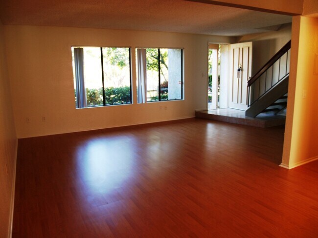 Building Photo - Coming soon....Spacious 4BR Townhome in Desirable Tiburon Community – Carlsbad