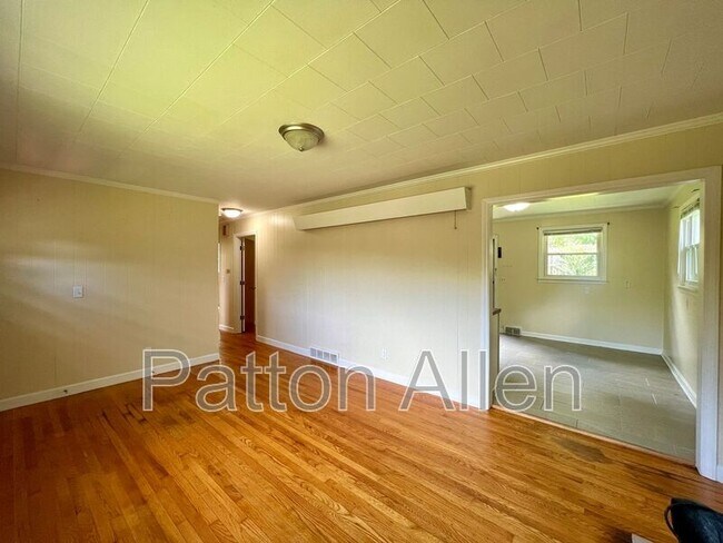 Foto del edificio - 11 Edgewood Rd S