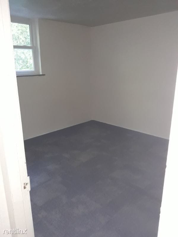 Building Photo - 975 Debbe Ln