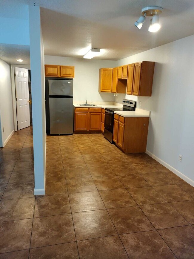 Building Photo - Beachside large 1 bedroom, 1 bathroom