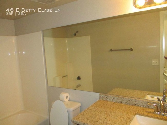 Foto del edificio - 2 bedroom 2 bath TOWNHOME!