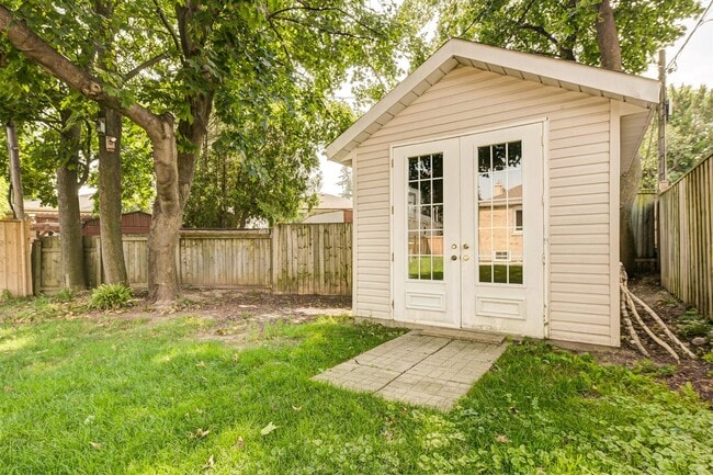 Building Photo - 33 Mendip Cres