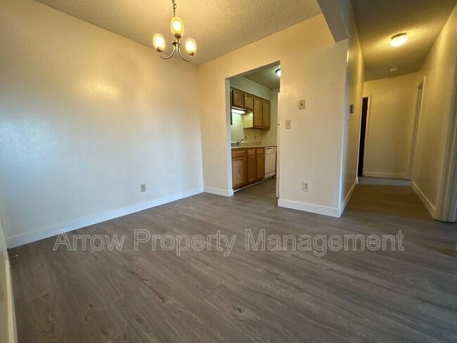 Foto del edificio - 1300 E H St