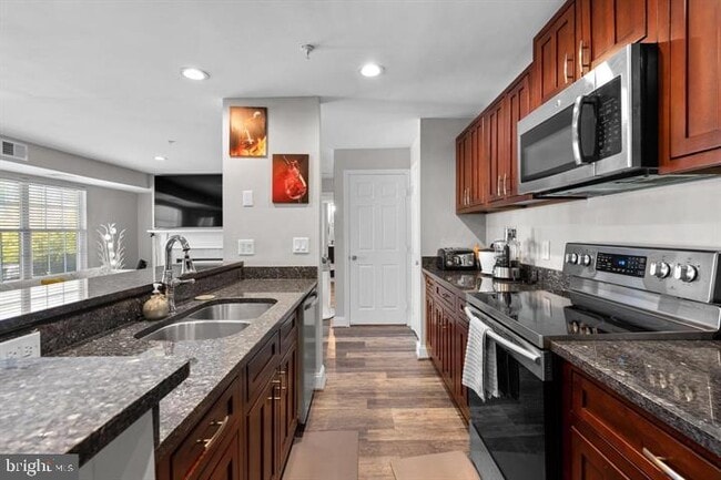 Building Photo - 9716 Lake Point Ct