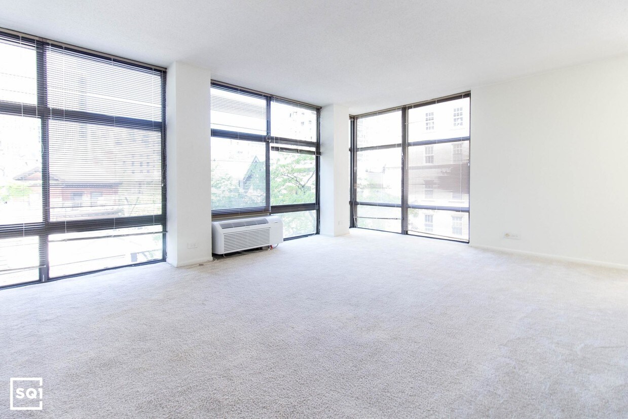 Primary Photo - GOLD COAST: High Rise, Pool, Walk-in Closet