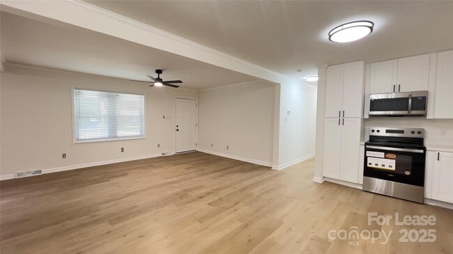 Foto del edificio - 308 Robinson Ave