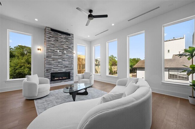Foto del edificio - 5705 Dolores St