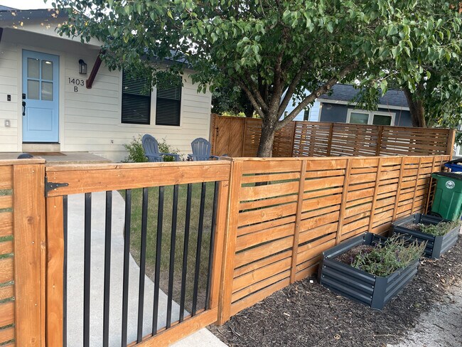 Foto del edificio - 1403 Marcus Pl