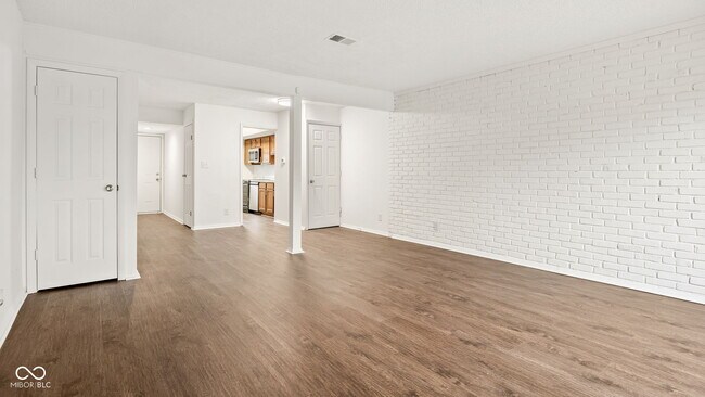 Foto del edificio - 7488 Countrybrook Dr