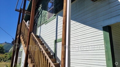 Building Photo - 368 E Dean Ave