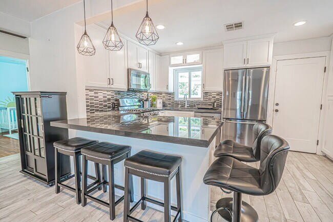 Building Photo - Beautifully Remodeled Home – Move-In Ready!