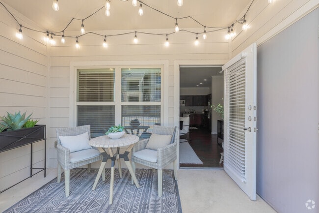 2BR, 2BA - 1,162SF - Patio - Longhorn Crossing