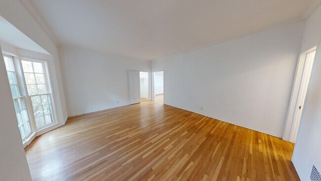 Foto del edificio - 120 Sweetzer Ave