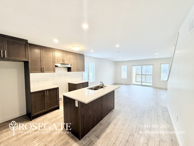 Building Photo - Pet-Friendly 4-Bedroom Detached Home with Garage & Backyard in Cambridge