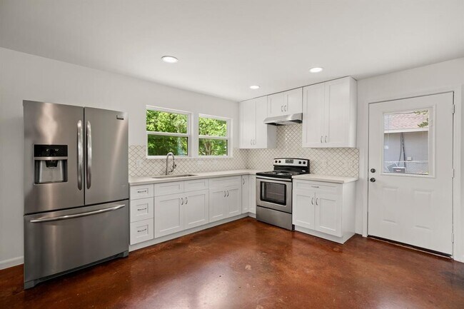 Building Photo - 15302 Spring Hill Ln