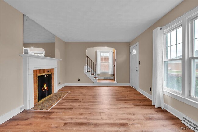 Foto del edificio - 21 Waverly Ave