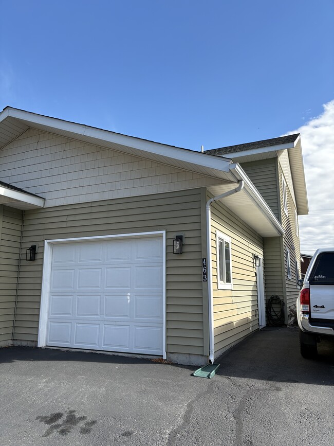 Building Photo - 463 Aspen Ct