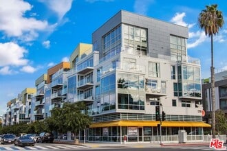Building Photo - 1705-1725 Ocean Ave