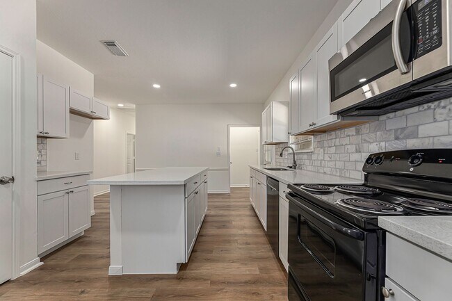 Foto del edificio - 13010 Valleywood Cir