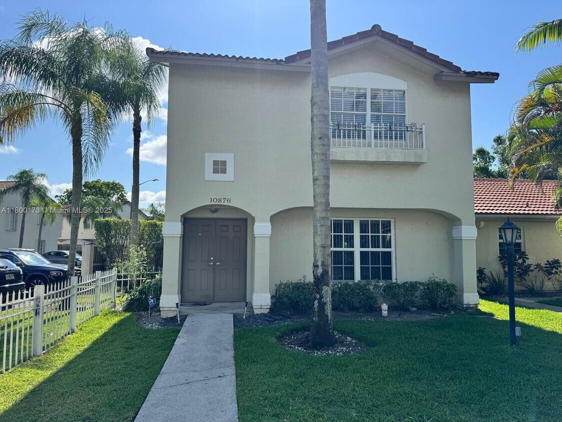 Foto principal - 10876 NW 8th St