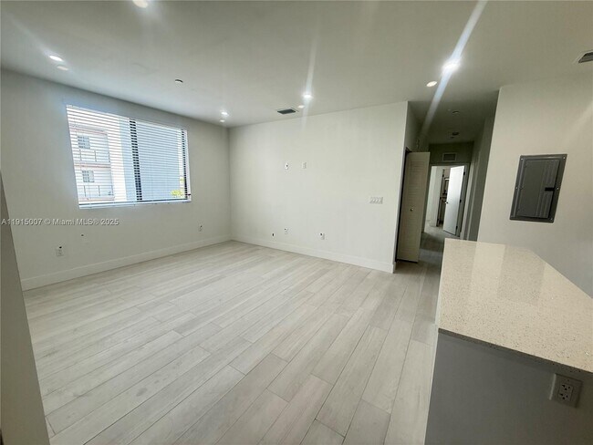 Foto del edificio - 909 E 24th St