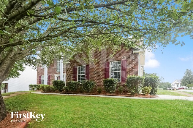 Foto del edificio - 9427 Golden Pond Dr