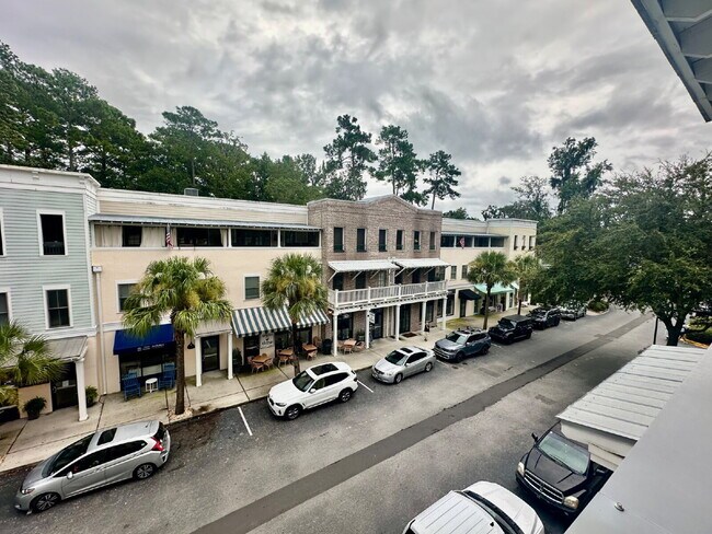 Foto del edificio - Downtown Living in The Heart of The Blufft...
