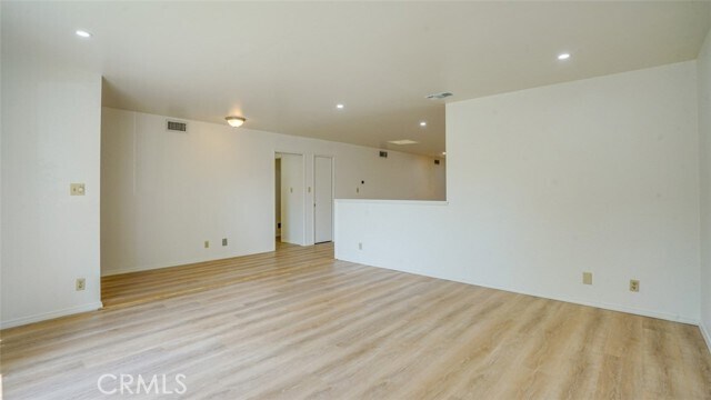 Building Photo - 452 E Cypress Ave