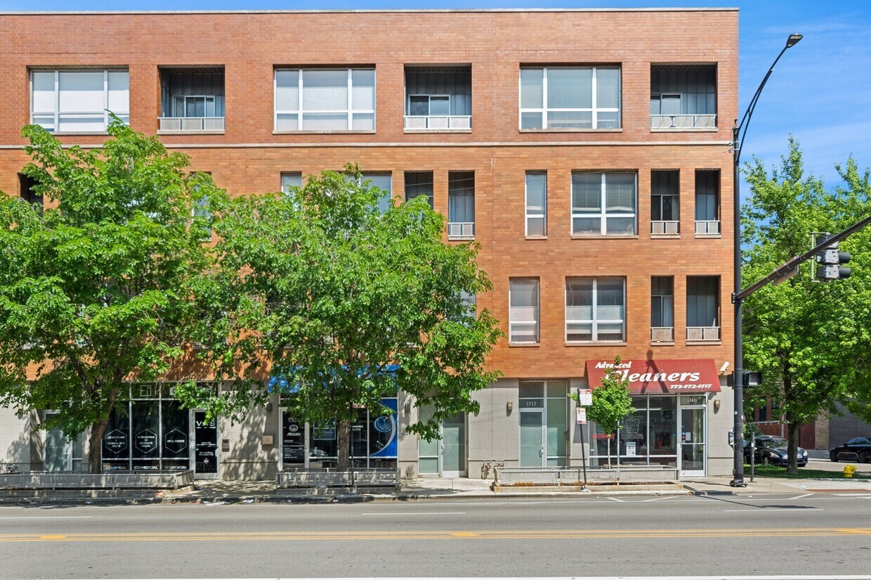 Foto principal - 1719 N Western Ave