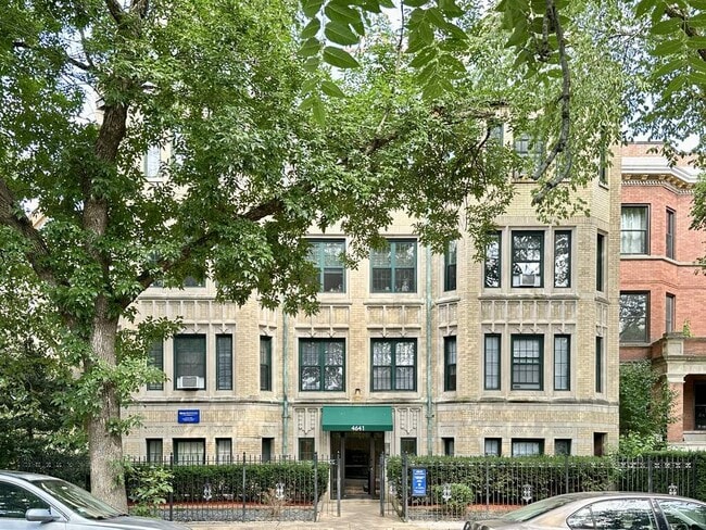 Building Photo - 4644 N Paulina St