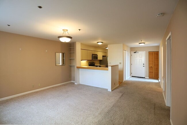 Building Photo - OPEN HOUSE: Sunday (4/14) 12pm-12:30pm. La...