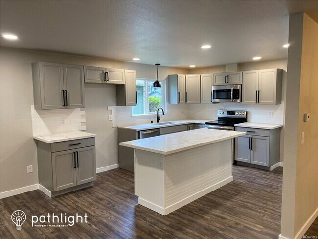 Building Photo - 3854 SE Castlewood Drive, Port Orchard, WA...