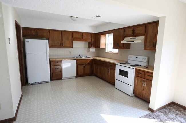 Building Photo - 305 Dains St