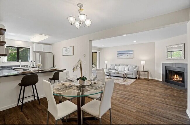 Foto del edificio - Norfolk Pine luxury floors, designer paint...