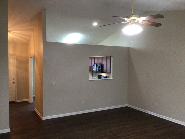 Building Photo - 691 Maxwell Court