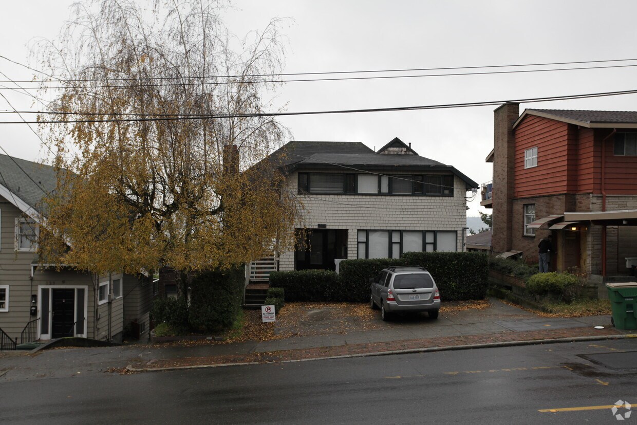 Building Photo - 333 W Olympic Pl