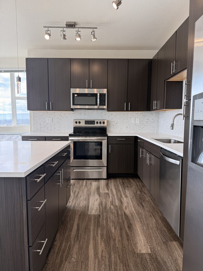 kitchen-high-line-pointe-2x2-1281-517-mount-evans-2-11-2026.JPG - High Line Pointe