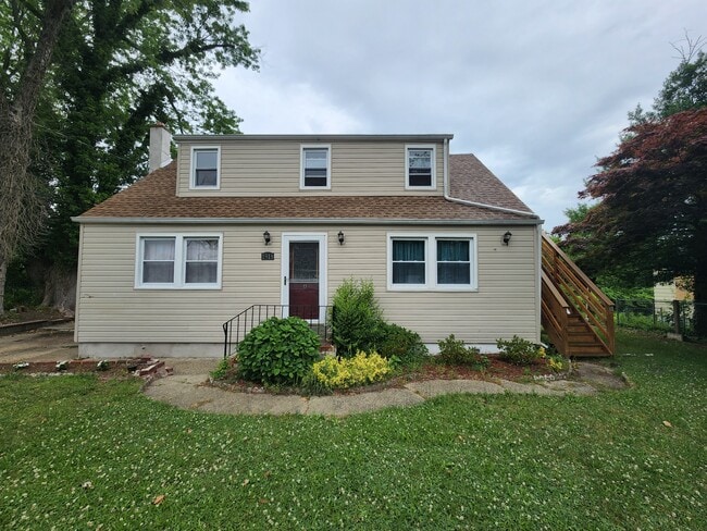 Property Exterior - 1918 Rosemore Ave