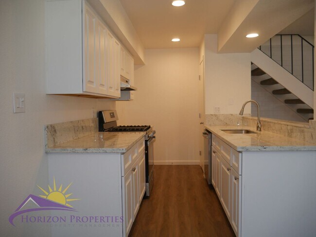 Building Photo - Cozy 2 Bed 1 Bath 840sqft Fourplex in Citr...