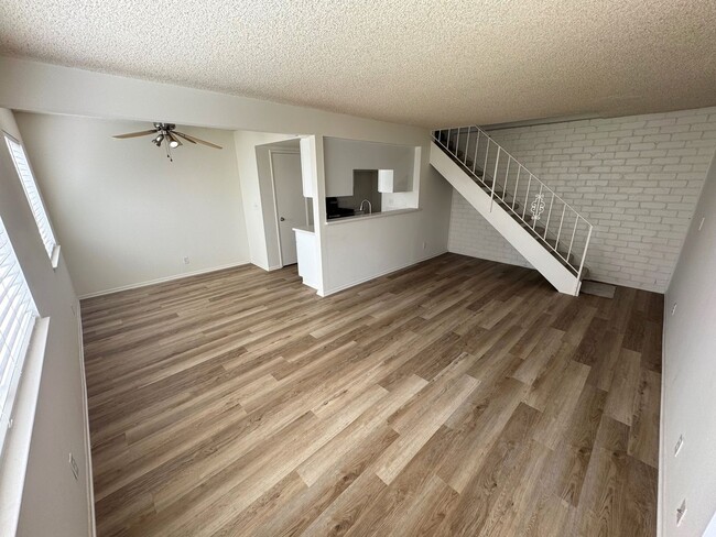 Foto del edificio - Remodeled McKeon Townhome