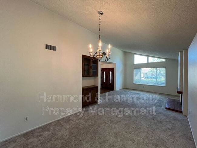 Building Photo - 11735 La Tierra Ct