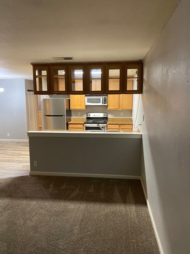 Building Photo - Cozy 3-Bedroom Condo with Washer/Dryer and...