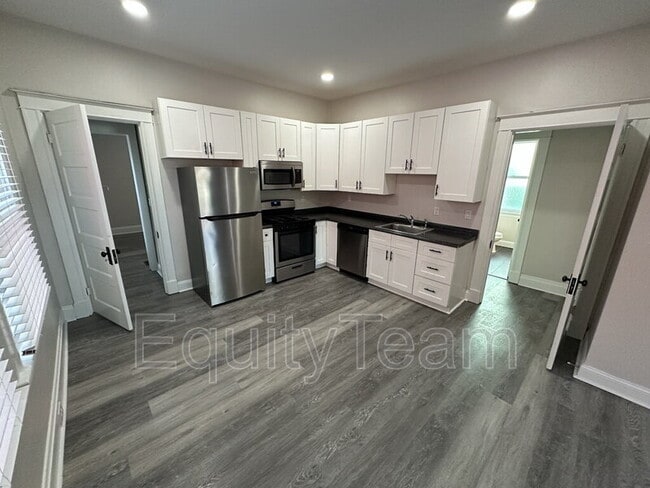 Building Photo - 2341 Kenilworth Ave