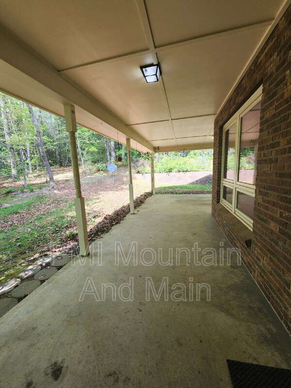 Building Photo - 232 Bryant Rdg Dr