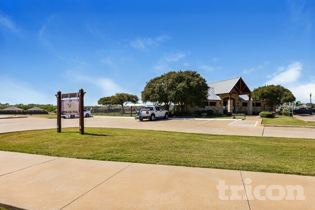 Building Photo - 2057 Wildwood Dr