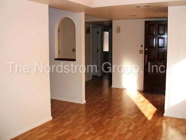 Building Photo - Grant/SIlverbell-2457 N Ironwood Ridge Drive