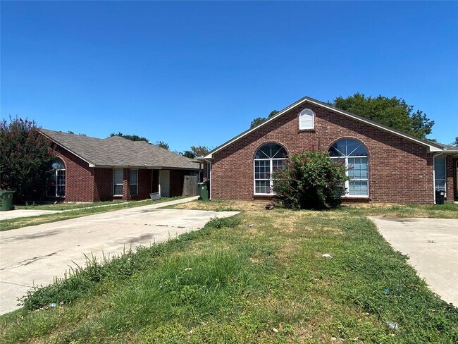 Building Photo - 1709 Tina Marie Rd