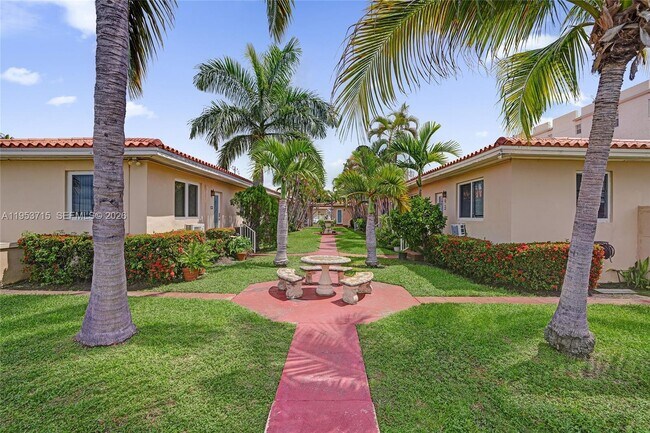 Foto del edificio - 2160 Bay Dr